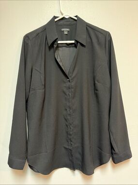 Ann Taylor Black Long-Sleeve Collared Button-Front Blouse